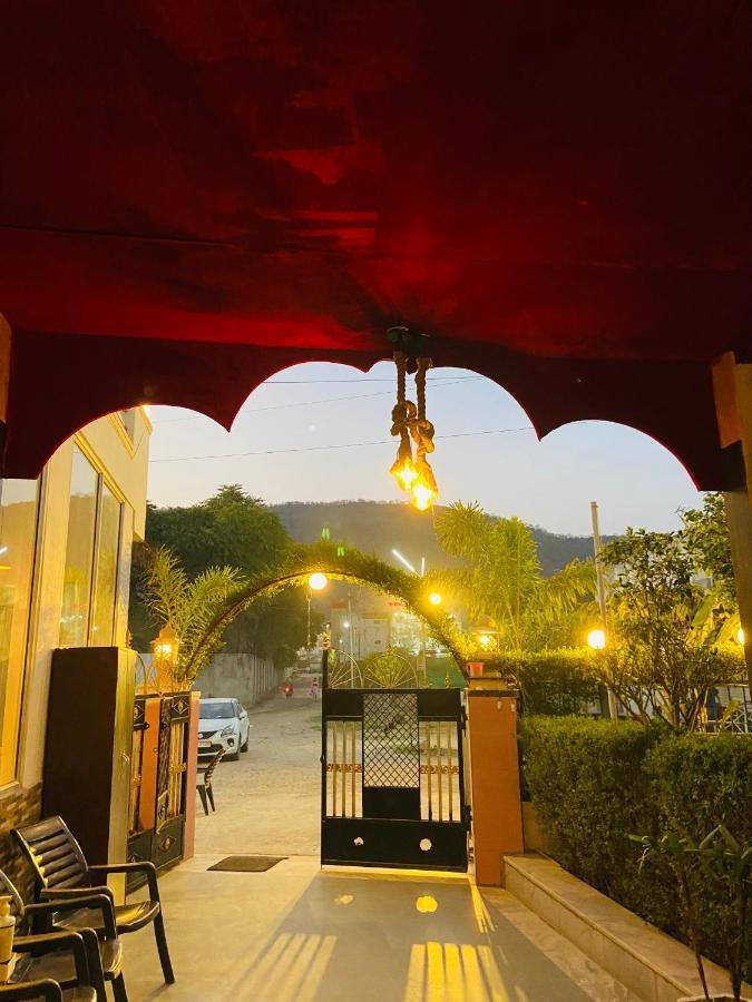 The Indraj Palace Hotel Jaipur Bagian luar foto