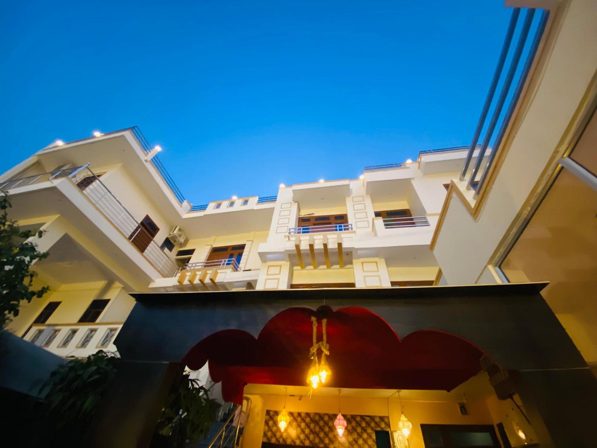 The Indraj Palace Hotel Jaipur Bagian luar foto